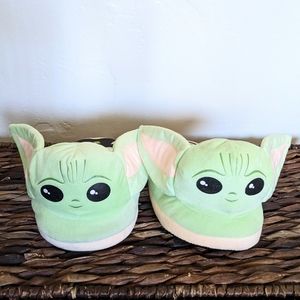 Star Wars Mandalorian Baby Yoda Grogu Plush Slippers
